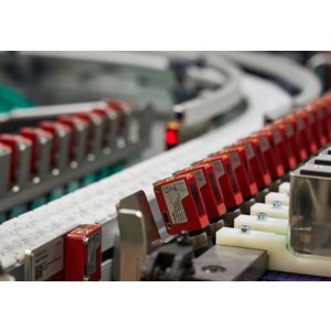 Leuze, une expertise en matière de capteurs pour les batteries haute tension de BMW