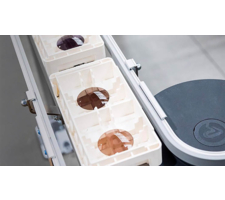 système automatisé de transport de bacs pour la fabrication optique