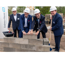 Endress+Hauser France pose la première pierre de son nouveau bâtiment sur le campus de Cernay
