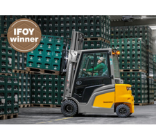 Le chariot frontal électrique EFG 425 de Jungheinrich remporte l’IFOY AWARD 2025