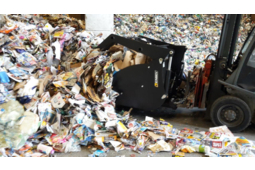 Benne à grappin sur fourches de chariot élévateur