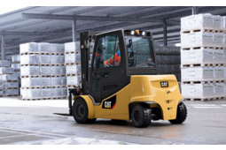 Nouveaux chariots élévateurs électriques 4 à 5 tonnes Cat® Lift Trucks