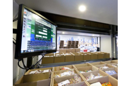 Electroclass équipe Bonbonweb pour le stockage et la préparation de commande de produits vendus en ligne