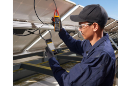 Fluke lance la première pince multimètre pour installations solaires