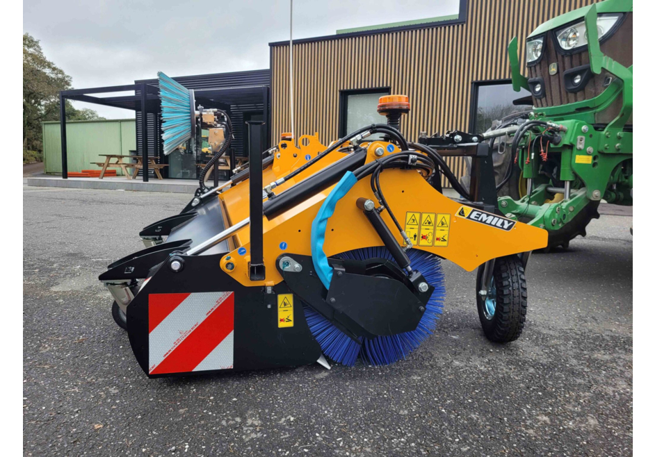 Balayeuse Pousseuse sur engins porteurs pour chantiers