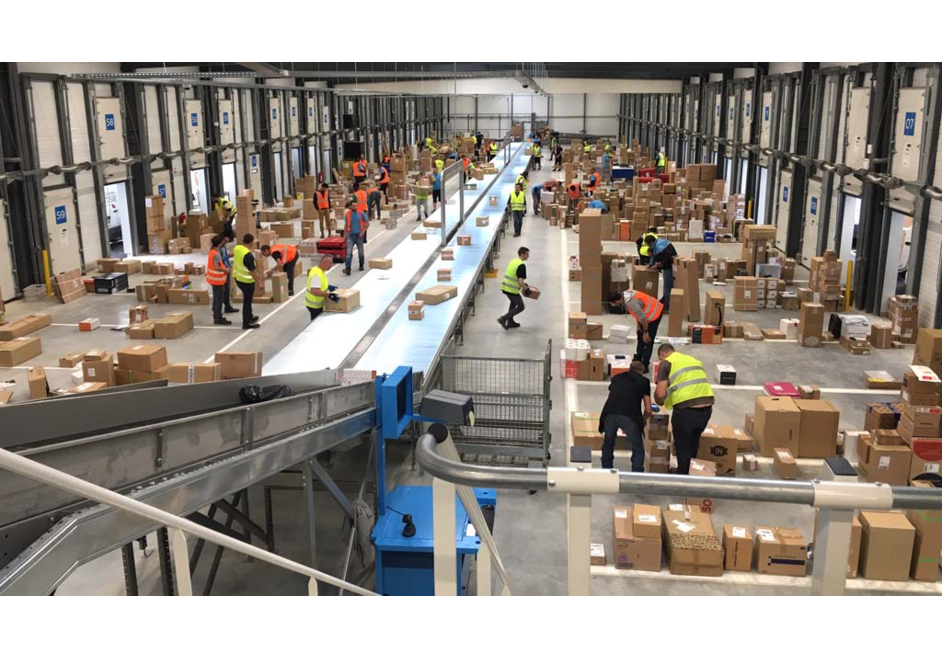 Système de convoyage pour cartons, colis, caisses ou bacs