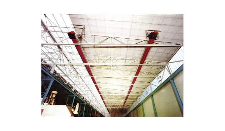 Panneaux rayonnants de plafonds pour le chauffage des grands volumes