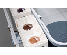 système automatisé de transport de bacs pour la fabrication optique