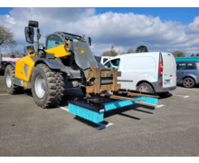 Balai pousseur adaptable sur fourches